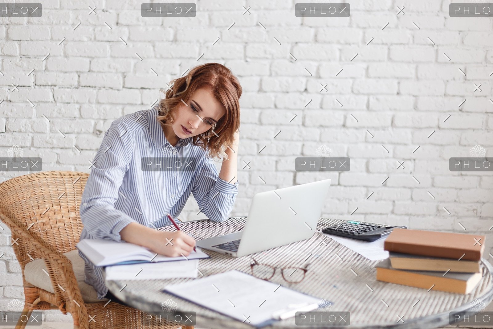 woman-freelancer-female-hands-with-pen-writing-on-P369BAX1